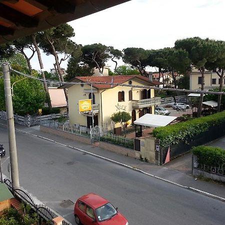 Casamare Gianluca Apartment Marina di Massa Bagian luar foto