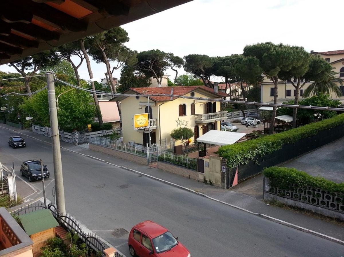 Casamare Gianluca Apartment Marina di Massa Bagian luar foto